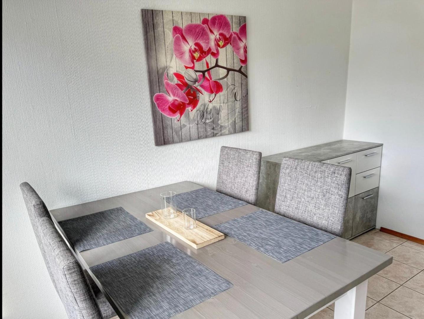 3 Mit Balkon Apartment *